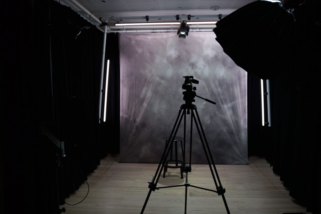 Photostudio with a gray background wallpaper