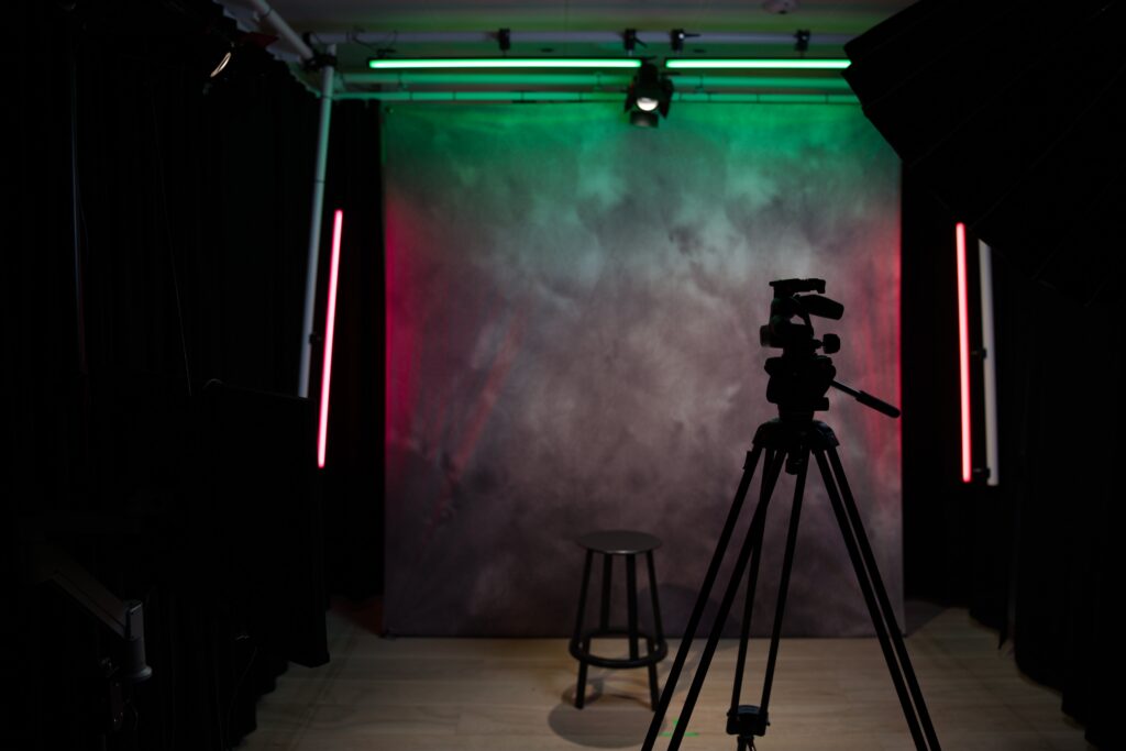 Photostudio with green and red background light